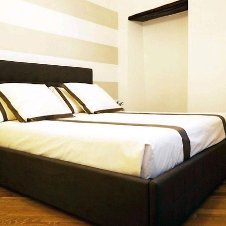 Ventuno - Modern Apartment - Country & Lake 로베레 외부 사진