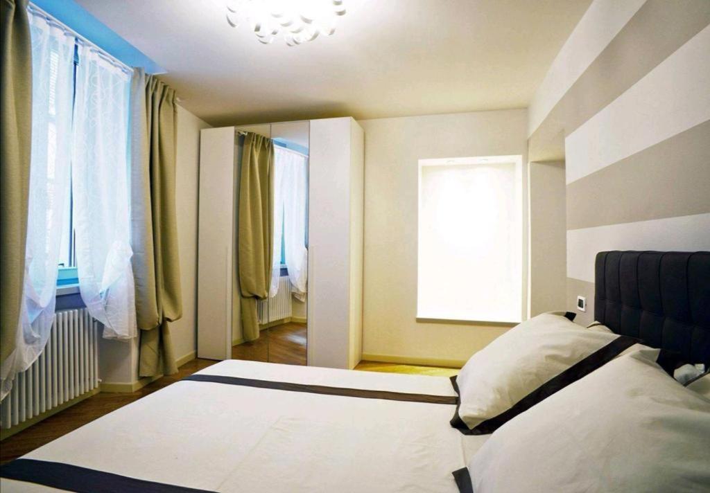 Ventuno - Modern Apartment - Country & Lake 로베레 외부 사진